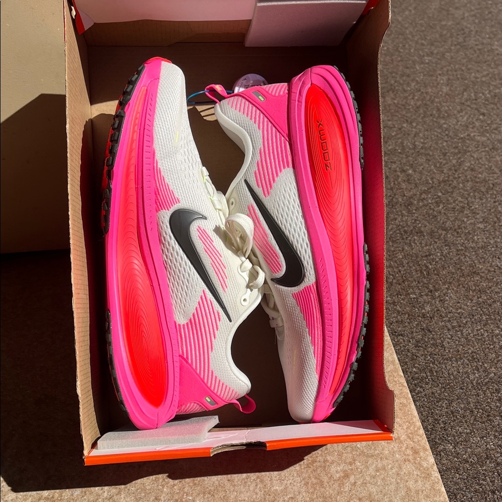 Nike Women's White and Neon Pink Athletic Shoes